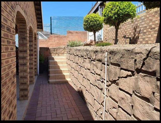 3 BEDROOM HOUSE FOR SALE IN MONTFORD